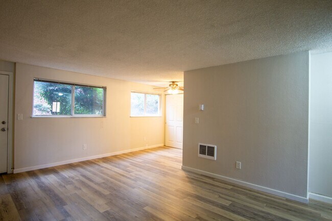 Photo - Ground Floor 2 Bdr Close to the Heart of Multnomah Village! Unit 3932