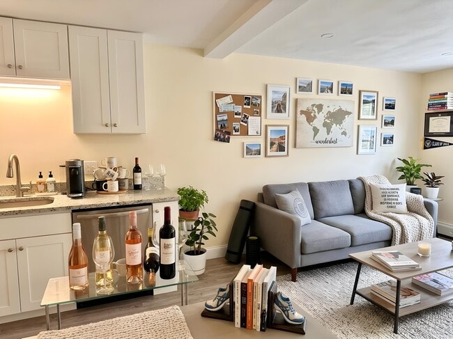 Building Photo - 21 Greenwood St Unit 14