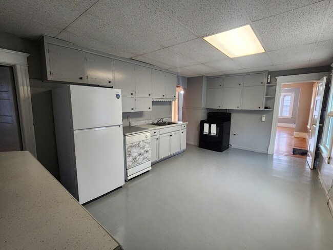 Photo - 201 Montgomery St Unit 1st floor in Chicopee