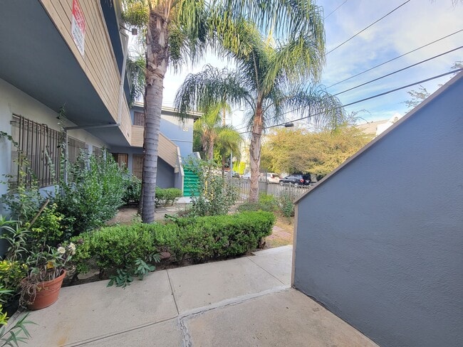 Photo - 875 N Hoover St Unit 875