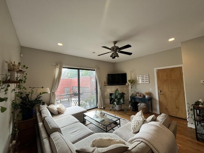 2151 W. Evergreen-103 - 2151 W. Evergreen-103 Unit 103