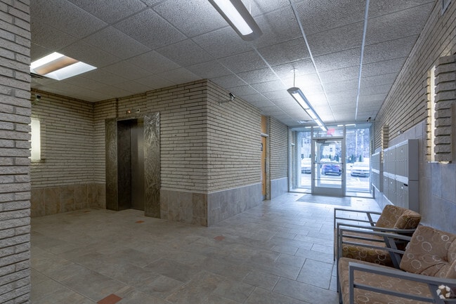 Lobby - Shorewood Apartments