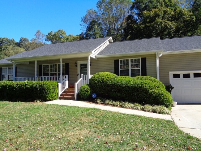 Building Photo - NICE-One Level House for Rent in Oak Ridge