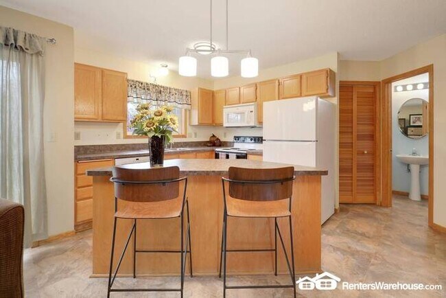 Photo - Available now - 2 Bed/1.5 Bath Townhome in Inver Grove Heights