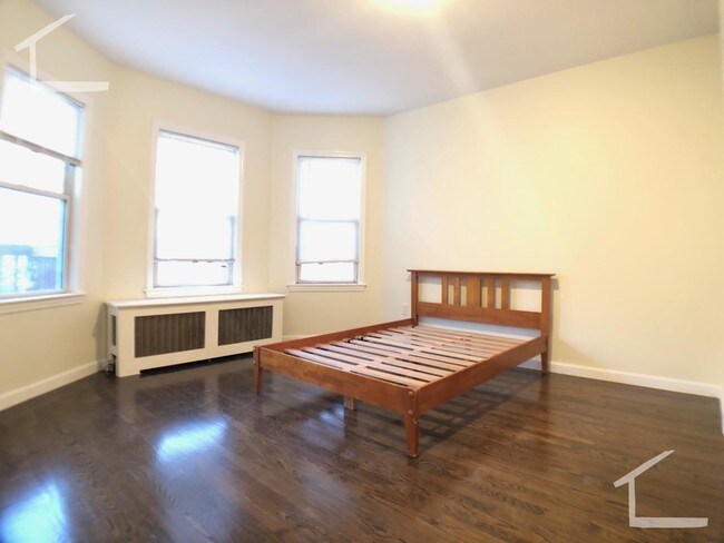 Building Photo - 57 Quint Ave Unit 2 Rental