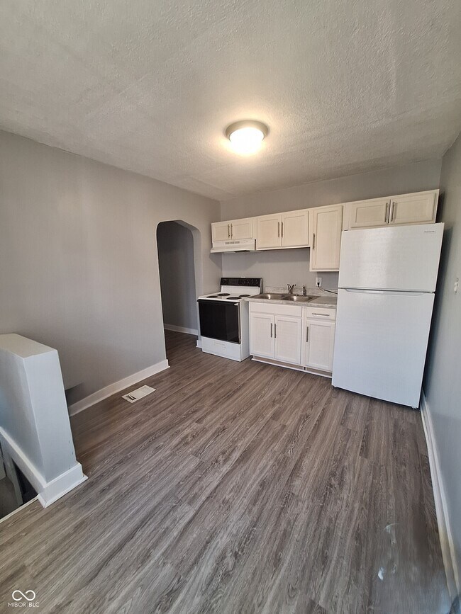 703 N Denny St