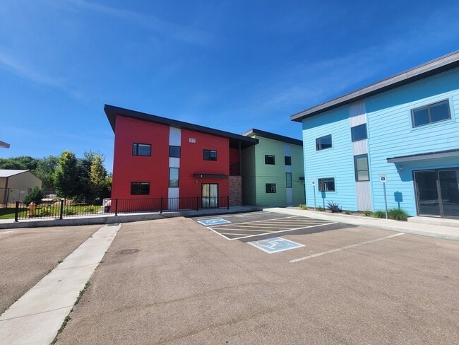 Building Photo - 1914 SunnyRidge Rd Unit 1 Rental