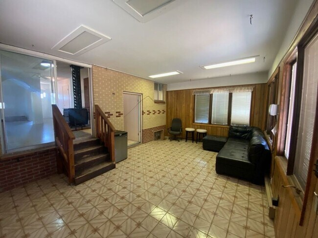 Photo - 1743 Burton St Unidad Upstairs