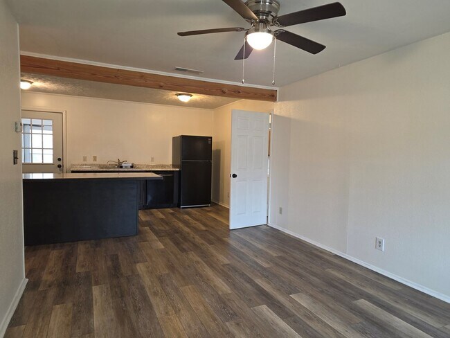 Photo - 221 Miller St