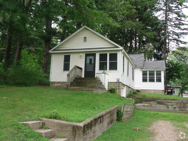Building Photo - 525 Clark Dr NW Rental