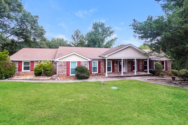 Photo - 4806 Castlewood Dr SW House