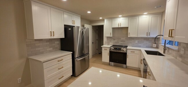 Photo - 4904 SE Bybee Blvd