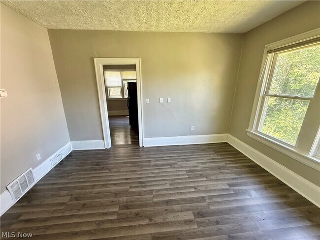 866 Beardsley St Unit 2