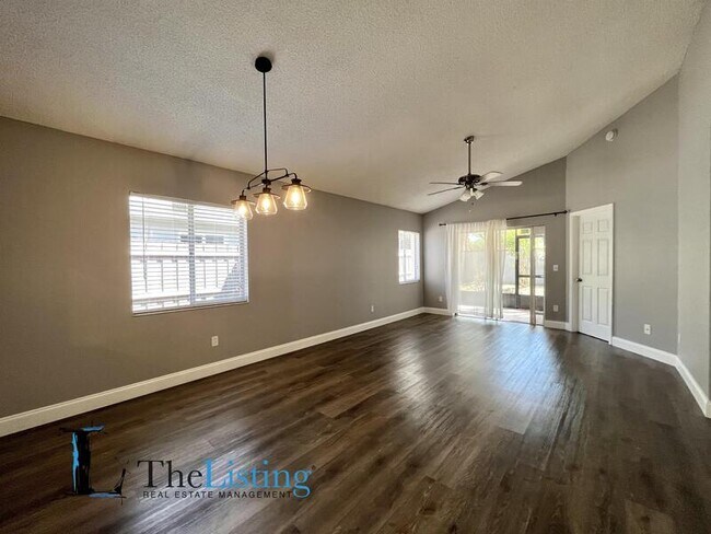 Photo - 853 Heather Glen Cir