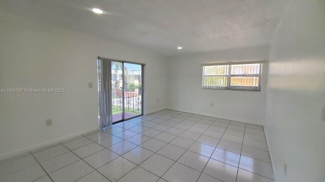 Photo - 1008 NW 45th Ave Unidad 13 Rental