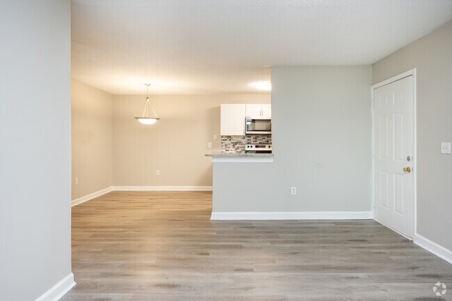 2BR , 1,5BA - 921SF - Sage at Martins Ln