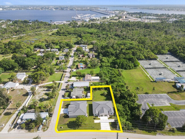 Photo - 312 NW Baker Rd