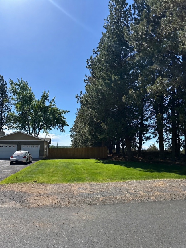 Photo - 3 Bed | 2 Bath | 1.17 Acres | Single-Level Home | Mountain Views