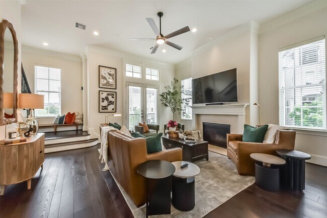 Photo - 9450 London Bridge Station