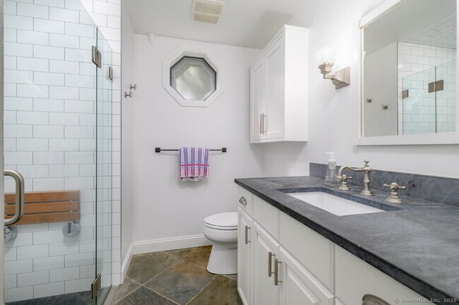 Photo - 231 Flax Hill Rd Unidad C