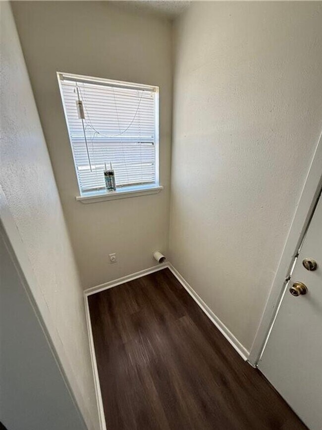 Photo - Cozy newly renovated corner lot 3 bedroom ...