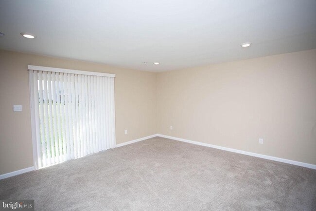 Photo - 239 Macoun Way