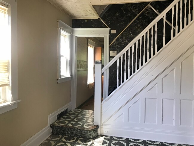 Photo - HUGE SINGLE FAMILY FOR RENT !!