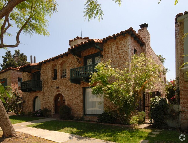Building Photo - 1140 N Vista Rental