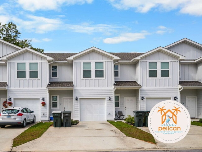 Building Photo - Peaceful Townhome