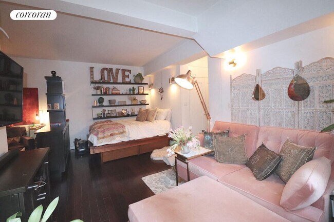 Photo - 100 W 12th St