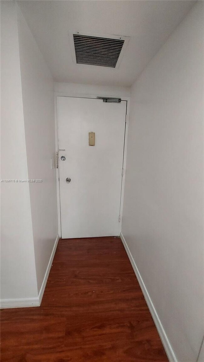 Photo - 825 Brickell Bay Dr Unit 443