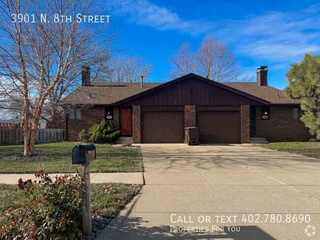 Building Photo - Fully remodeled townhome for rent!