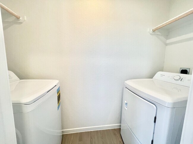 Photo - 921 Lago Laceno Ln