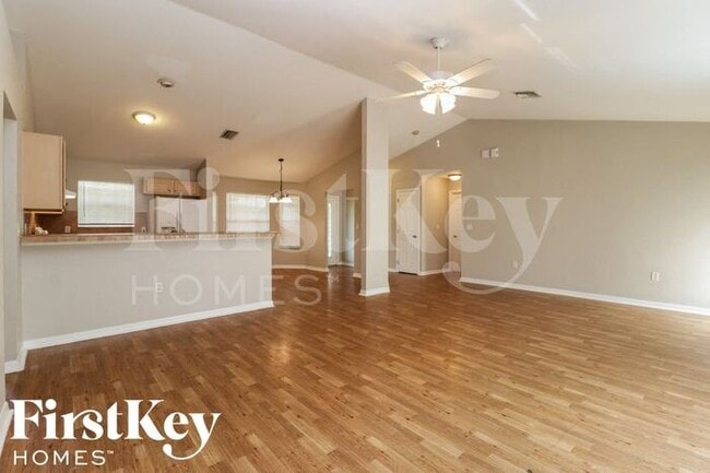 Photo - 324 Lillon Ave S