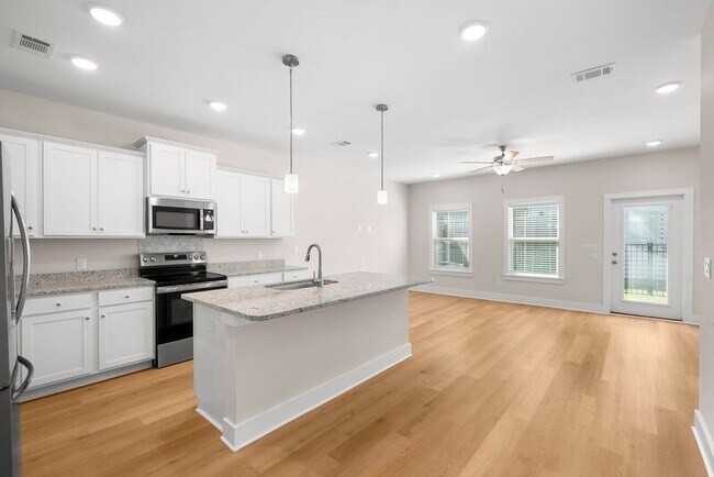 Photo - 219 Skylah Ln