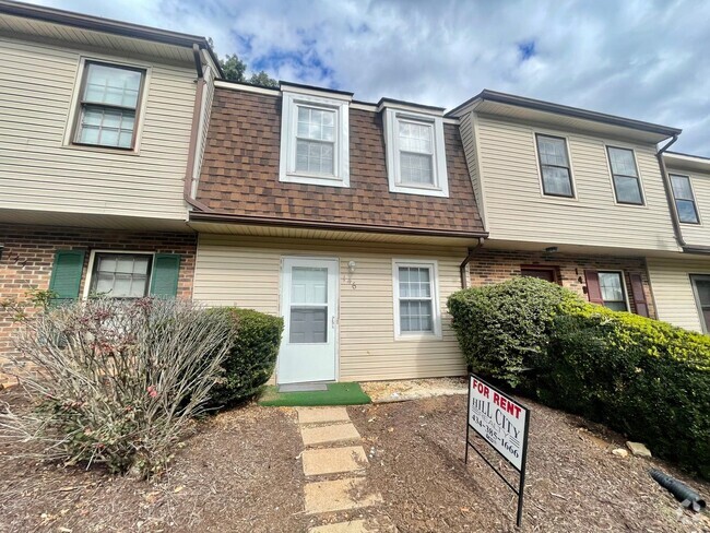 Building Photo - Timberlake Townhome