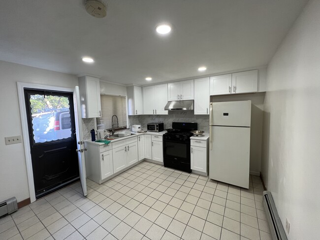 Photo - 208 Bigelow St