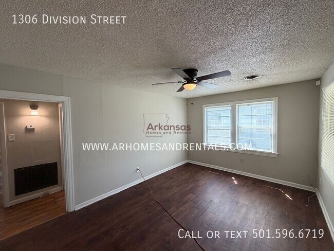 1306 Division St