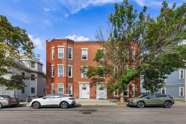 Building Photo - 305 Medford St Unit 1 Rental