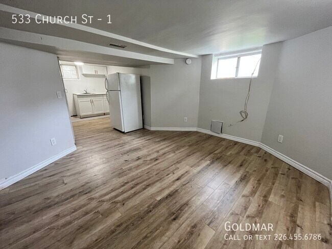 Photo - 533 Church St