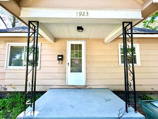 Two Bedroom Home in Muskegon - Two Bedroom Home in Muskegon