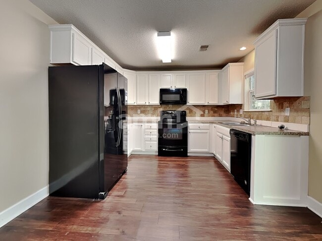 Photo - 634 Coopers Ln N