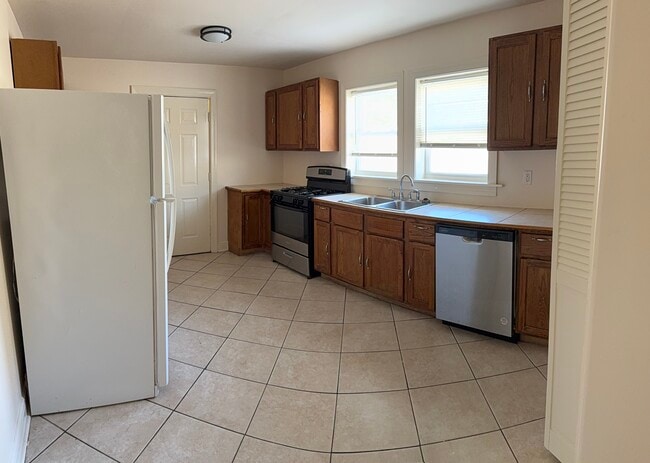 Photo - 614 Fourth St Unit 614