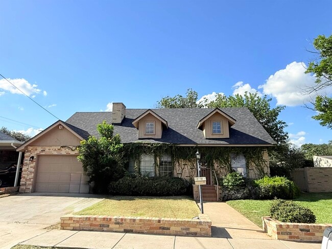Building Photo - 1608 Mier St