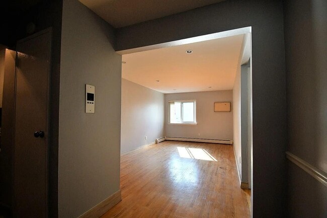 Photo - 900 Midland Ave