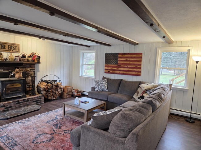 Photo - 15 Broomstick Ln House