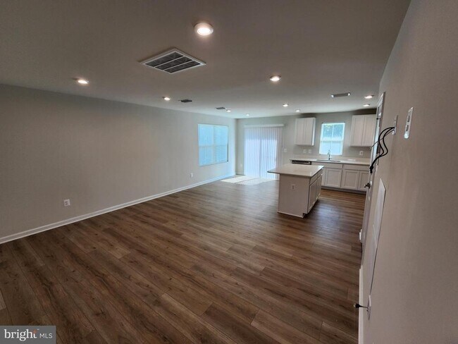 Photo - 619 Laurelwood Cir