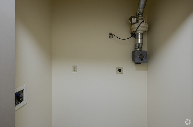 2BR, 1BA - Laundry