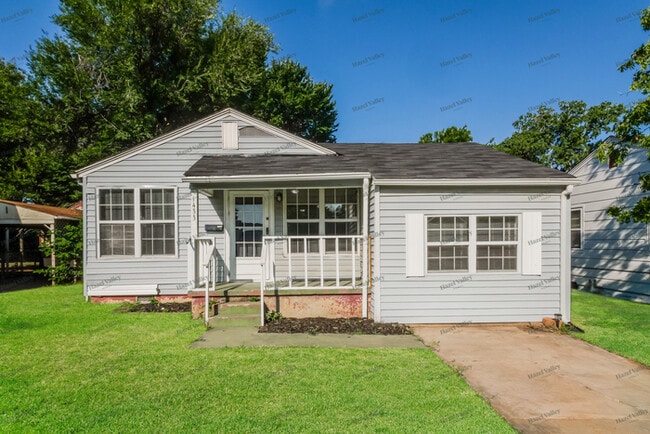 Building Photo - 1433 Maple Dr