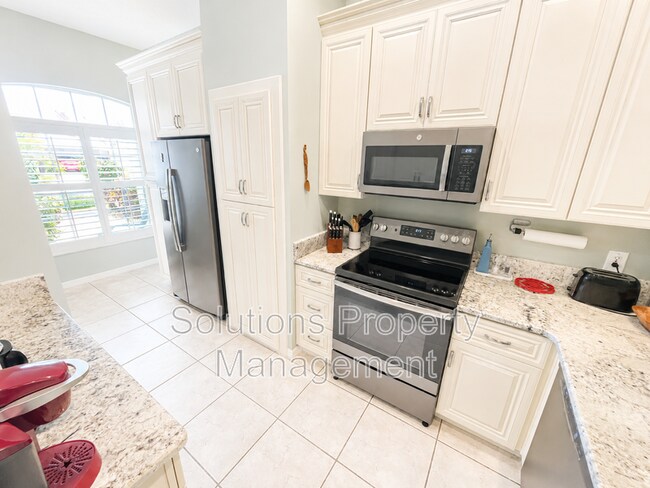 250 St Lucie Ln Unit 14